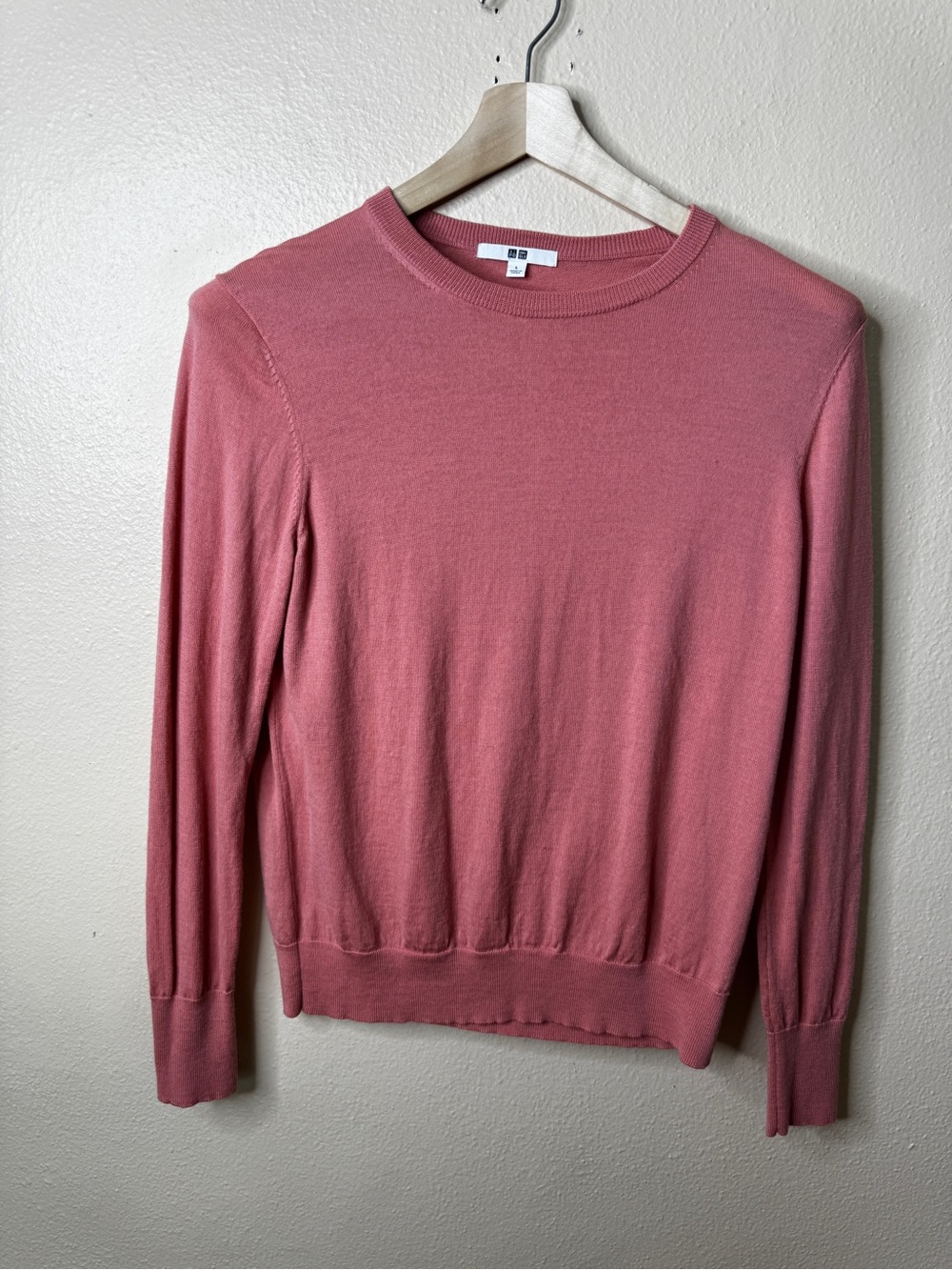 Uniqlo Women’s 100% Wool Crewneck Sweater Size L Dusty Rose Pink Lightweight Kni